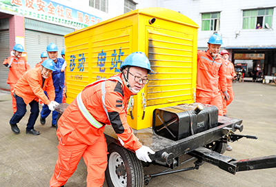 四川华蓥举行防洪防讯电力应急演练[1].JPG