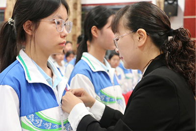 南充龙门中学举行2024年五四青年节表扬大会暨新团员入团仪式667.png