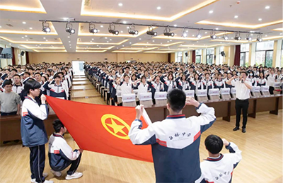 青春心向党建功新时代 四川省南充市白塔中学召开纪念五四运动105周年暨表扬大会883.png