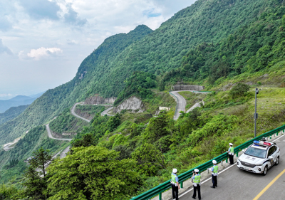 四川华蓥：排查道路隐患--确保交通安全【1】.jpg