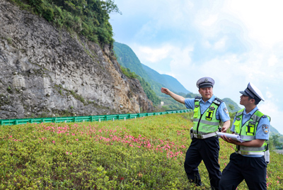 四川华蓥：排查道路隐患--确保交通安全【5】.jpg