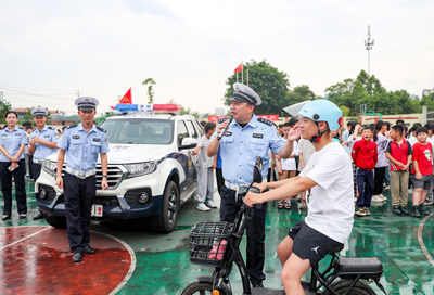 四川广安：体验式学安全-寓教于乐迎六一【1】.jpg