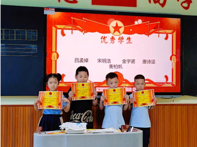 为爱奔赴-共话成长南充市高坪第三初级中学小学部召开期末家长会-----教育从来不是一件孤军奋战的事623.jpg